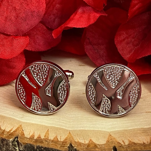 Silver New York Yankees Round Baseball Cufflinks - Picture 5 of 15